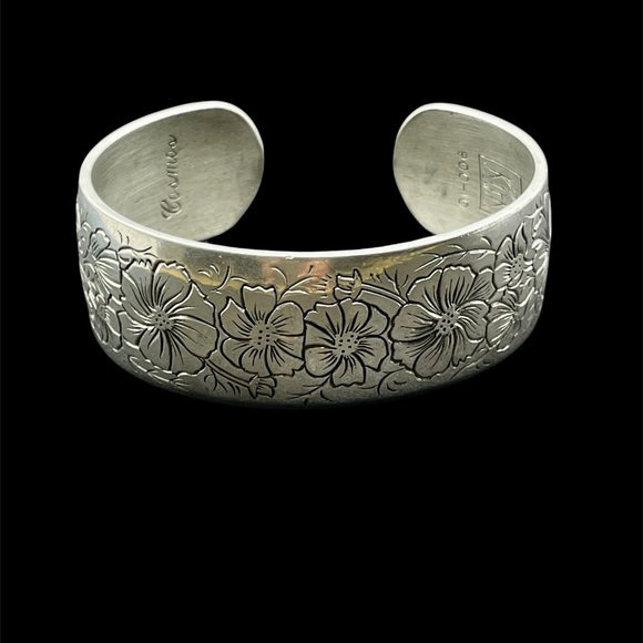 Kirk etched cuff bracelet - Picture 3 of 5